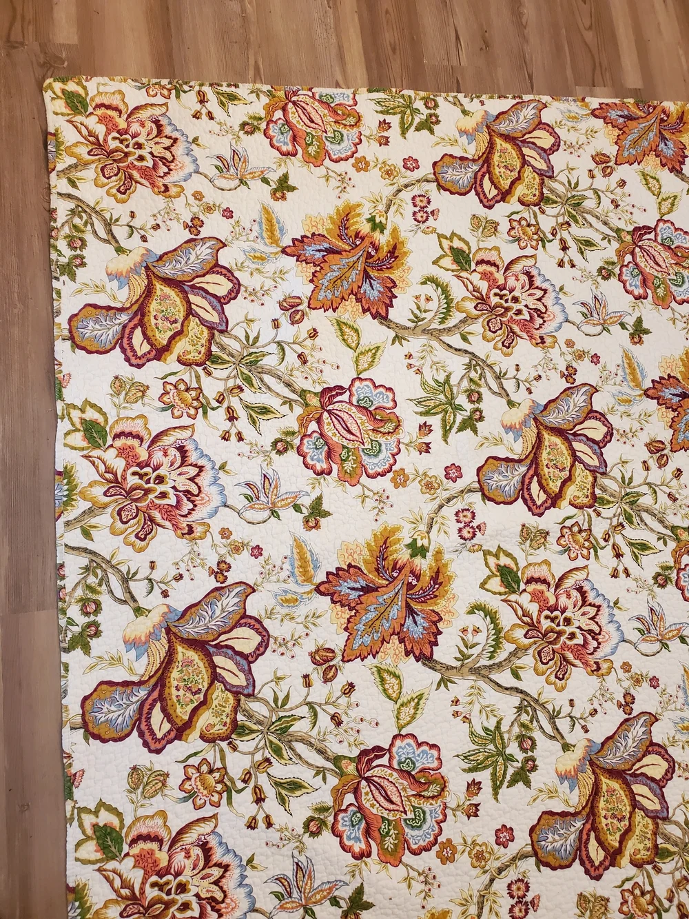 Twin Floral Quilted Bedspread in White with Multicolor Blooms C & F with Sham